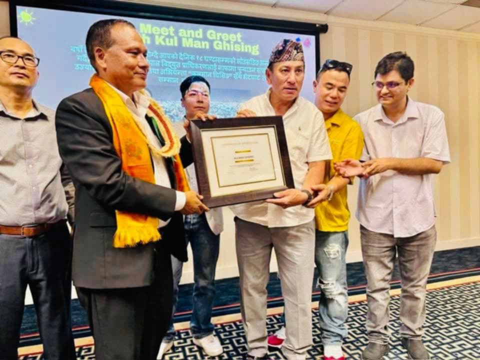 कुलमानलाई स्वतन्त्र र वैकल्पिक राजनैतिक अभियानका युवाहरू समेटेर अघि बढ्न  अमेरिकामा बसोबास गरिरहेका नेपालीहरूको सुझाव