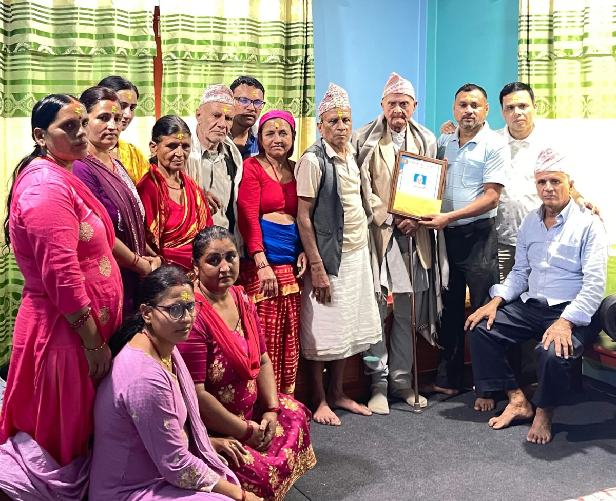 पहिलो "पोतपवित्रा-प्रवीण स्मृति पुरस्कार" अग्रज स्रष्टा वनवासीलाई प्रदान